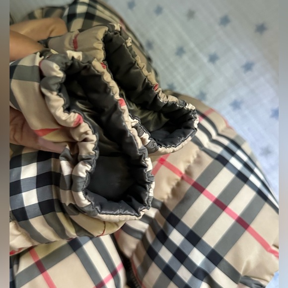 🔴 SOLD 🔴 Kids Burberry Puffer Jacket - Picture 4 of 13